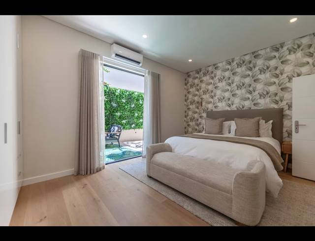 2 BEDROOM APARTMENT TO LET IN SEA POINT